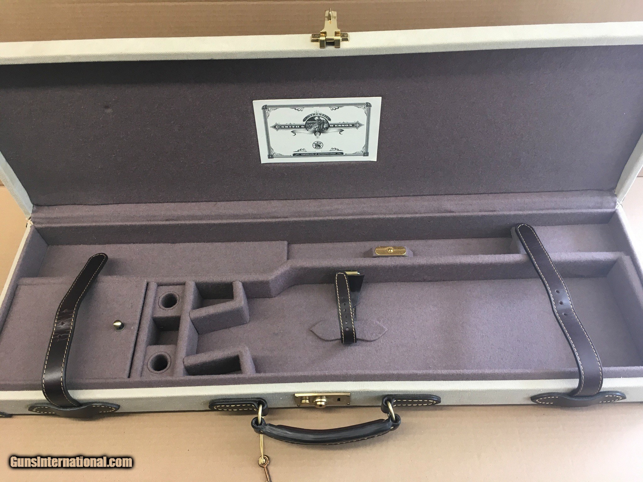 Smith and Wesson Shotgun Trunk Case, Elite Silver, 12ga, 30