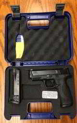 Smith and Wesson M&P40 .40 SW Pistol - 5 of 5