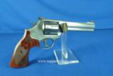 Smith & Wesson Model 686 357 7-shot in case #10246 - 3 of 13