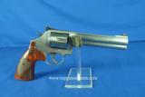 Smith & Wesson Model 686 357 7-shot in case #10246 - 2 of 13