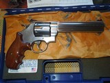 Smith and Wesson model 629-5 dx classic 44 magnum - 3 of 8