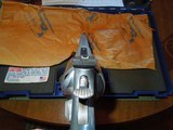 Smith and Wesson model 629-5 dx classic 44 magnum - 5 of 8