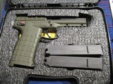 Kel-tech PMR 30 22 magnum pistol with threaded barrel and extras - Image 5 of 5