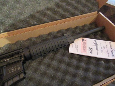 S&W Smith & Wesson M&P 15 223 fixed stock mooth barrel 10 round mag - Image 3 of 4