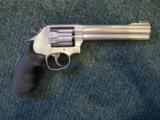 Smith & Wesson M617-6 .22 LR - 3 of 9