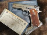 Smith & Wesson 39-2, 9mm - 1 of 10