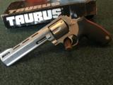 Taurus Raging Bull 44 mag - 3 of 15