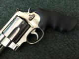 Smith & Wesson 500 S&W Mag - 2 of 20