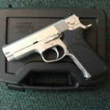 Smith & Wesson Mdl 4046 .40 S&W - 21 of 21