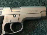 Smith & Wesson Mdl 4046 .40 S&W - 2 of 21