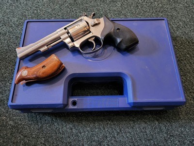 Smith & Wesson model 63 Kit Gun 22LR - Image 1 of 20