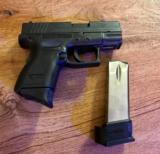 Springfield Armory XD Sub-Compact 3" .40 S&W
- 1 of 5