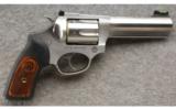 Ruger SP101 in .327 Fed Magnum. Like new in Case - 1 of 3