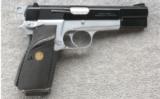 Browning Hi-Power Pistol in 9MM Like New In Case Made in 1992 - 1 of 2