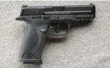 Smith & Wesson M&P 40 in .40 S&W, In the Case - 1 of 2