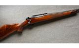 Weatherby Mark V Deluxe in .300 Wby Mag, Great Wood - 1 of 7