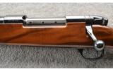 Weatherby Mark V Deluxe Left Hand in .300 Wby Mag, Excellent Condition - 4 of 9