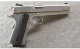 Dan Wesson Valor Stainless 10mm, Like New In Case - 1 of 3