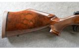 Weatherby ~ Mark V Deluxe ~ .340 Wby Mag - 2 of 9