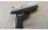 Smith & Wesson ~ SW40VE ~ .40 S&W ~ With Case - 1 of 3