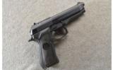 Beretta ~ 92D ~ 9MM ~ in Case - 1 of 3