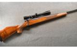 Weatherby ~ Mark V Deluxe ~ .340 Wby Mag - 1 of 10