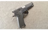 Smith & Wesson ~ Model 915 ~ 9MM ~ With Case - 1 of 3
