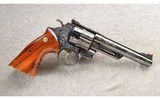 Smith & Wesson
29 2
Class A Factory Engraved
44 Magnum