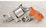 Smith & Wesson ~ 627-5 ~ Performance Center ~ .357 Magnum - 2 of 6