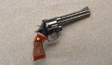 Smith & Wesson ~ 586 ~ .357 Magnum ~ 6" Barrel