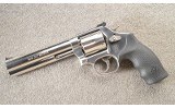 Smith & Wesson ~ 686-6 ~ 357 Magnum - 2 of 6