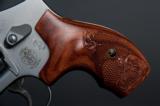Smith & Wesson 640 Engraved Revolver 357MAG Mahogany Presentation Case Included
- 5 of 7