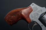 Smith & Wesson 640 Engraved Revolver 357MAG Mahogany Presentation Case Included
- 2 of 7