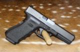 Glock 17 Gen. 3 with night sights - 1 of 2