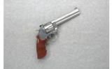 Smith & Wesson SS Model 629-6 Classic .44 Magnum - 1 of 2