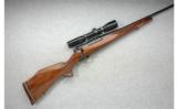 Weatherby Model Mark V Deluxe .300 Wby. Mag. - 1 of 7