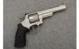 Smith & Wesson Model 629-6 .44 Magnum - 1 of 2
