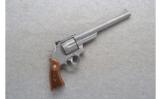 Smith & Wesson ~ 629-1 ~ .44 Magnum - 1 of 2
