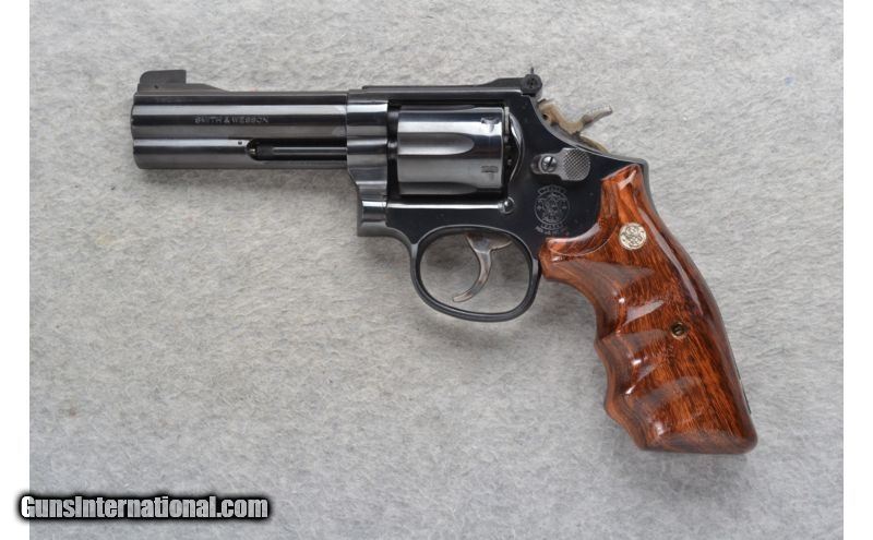 Smith & Wesson ~ 16-4 ~ .32 Magnum