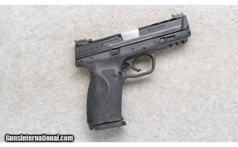 Smith & Wesson ~ M&P40 M2.0 ~ .40 S&W