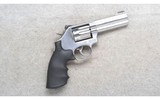 Smith & Wesson ~ 617-6 ~ .22 LR