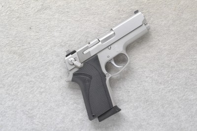 Smith & Wesson ~ 4516-1 ~ .45 ACP