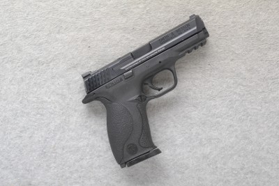 Smith & Wesson ~ M&P 40 ~ .40 S&W