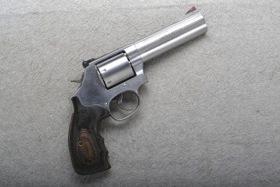 Smith & Wesson ~ 686-6 ~ .357 Magnum