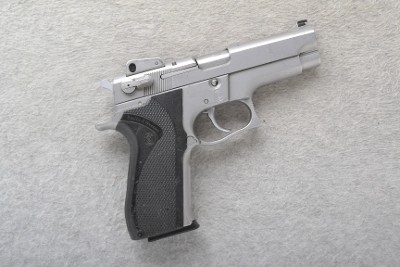 Smith & Wesson ~ 5906 ~ 9MM Parabellum - Image 1 of 2