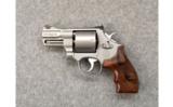 Smith & Wesson Model 627-6 Performance Center .357 Mag. - 2 of 3
