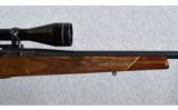Weatherby Mark V Deluxe +Leupold Scope in .300 Wby - 8 of 9