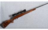 Weatherby Mark V Deluxe L.H. in .240 Weatherby Magnum - 1 of 9