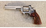 Smith & Wesson ~ Model 686-6 Plus Deluxe ~ .357 Mag - 2 of 3