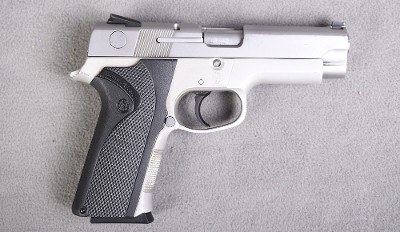 Smith & Wesson ~ Model 4043 ~ .40 S&W